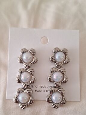 Silver Flower Pearl Drop Earrings - White Pearlescent